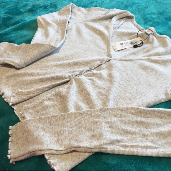 3 Crop Tops!!! (black, white and grey) - Picture 4 of 9